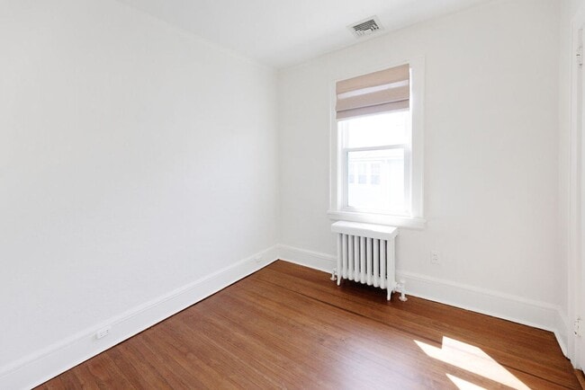 Building Photo - Renovated Home!