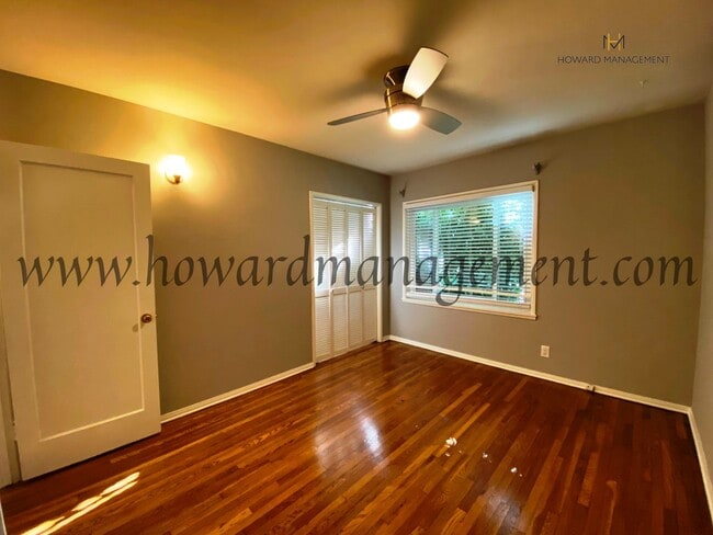 Building Photo - Lovely home with extra large backyard, con...