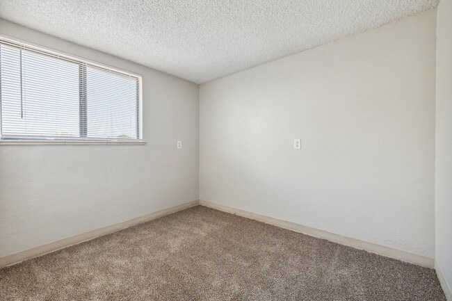 Building Photo - 2110 N Williams St