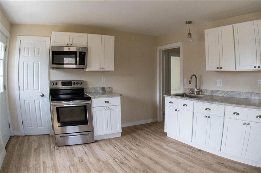 Building Photo - 457 Carolina Back Rd