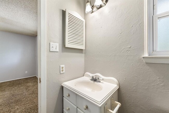 Building Photo - 1202 Wroxton Way