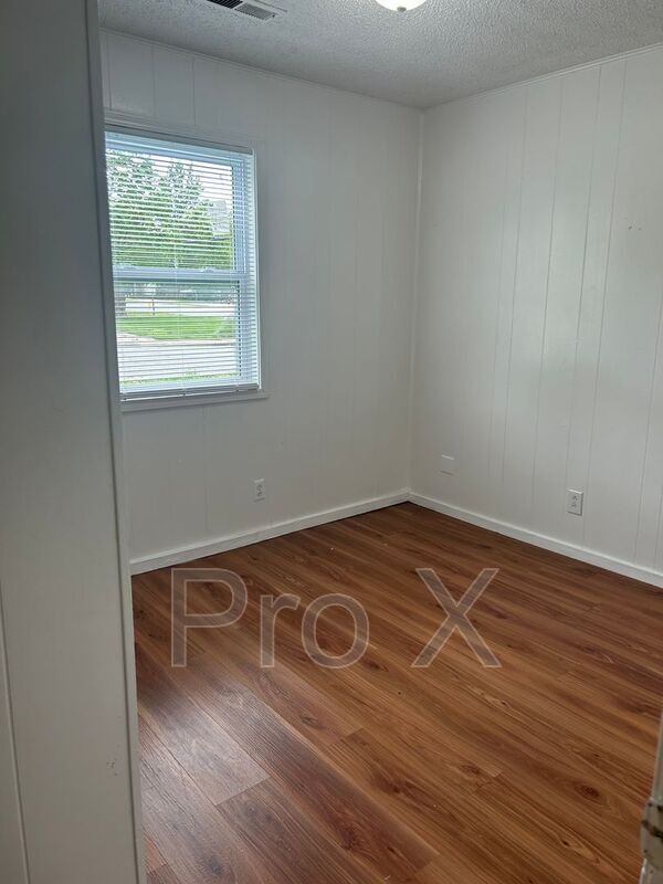 Building Photo - 409 Park St