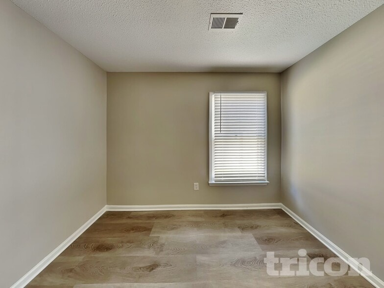 Building Photo - 113 Cobblestone Cir