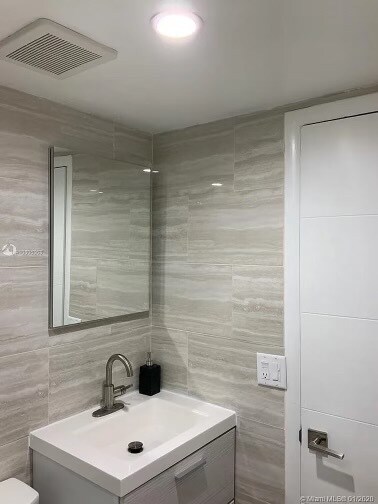 Building Photo - Apollo Condominium