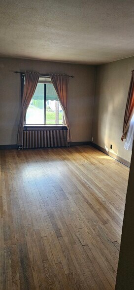 Living rm - 1740 W Riverside Ave