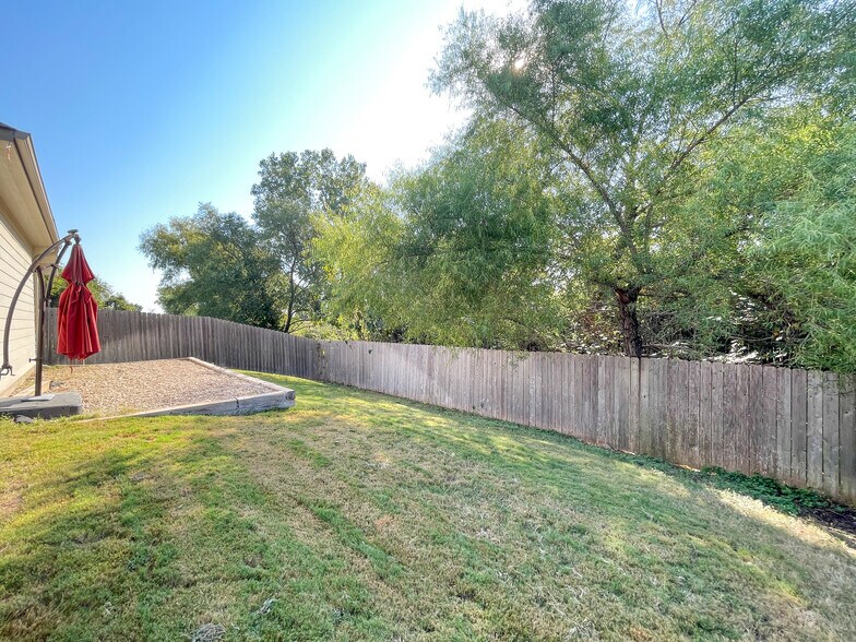 Building Photo - 10265 Driskill Dr