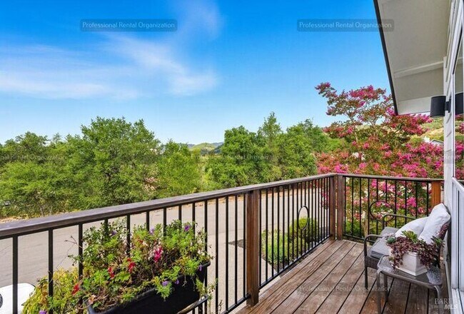 Building Photo - One of a kind home just steps away from Annadel State park