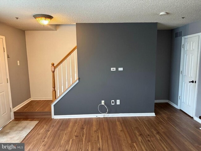 Building Photo - 3002 Creekside Ct