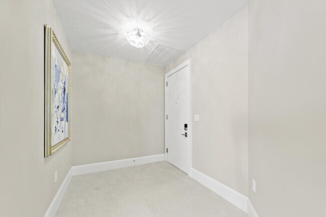 Building Photo - 3100 N Ocean Dr