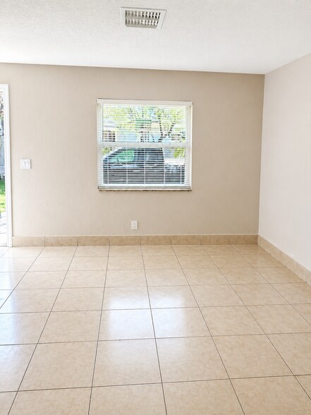 Building Photo - 1420 Barton Rd