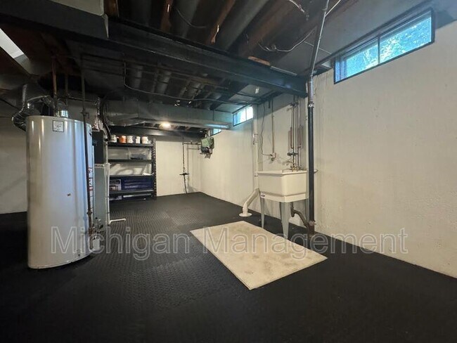 Building Photo - 3324 Bluett Rd