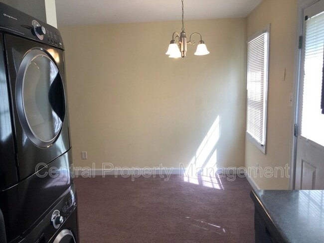 Building Photo - 112 Silverbrook Drive