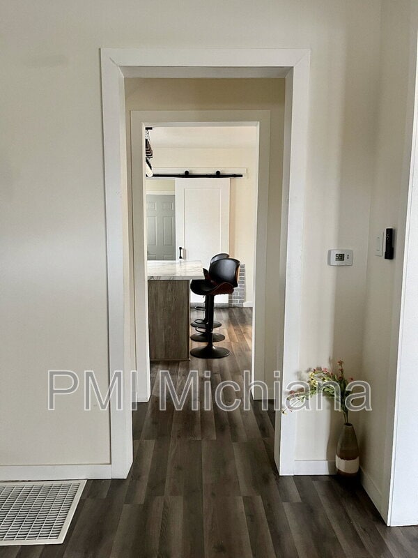 Building Photo - 924 Sherman Ave