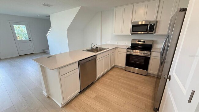 Building Photo - 837 Lynx St