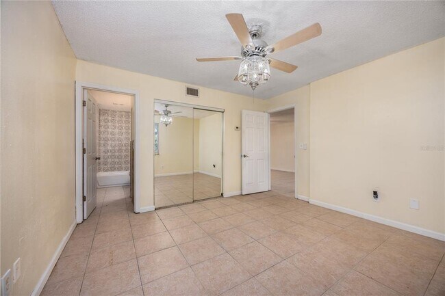 Building Photo - 6519 W Newberry Rd