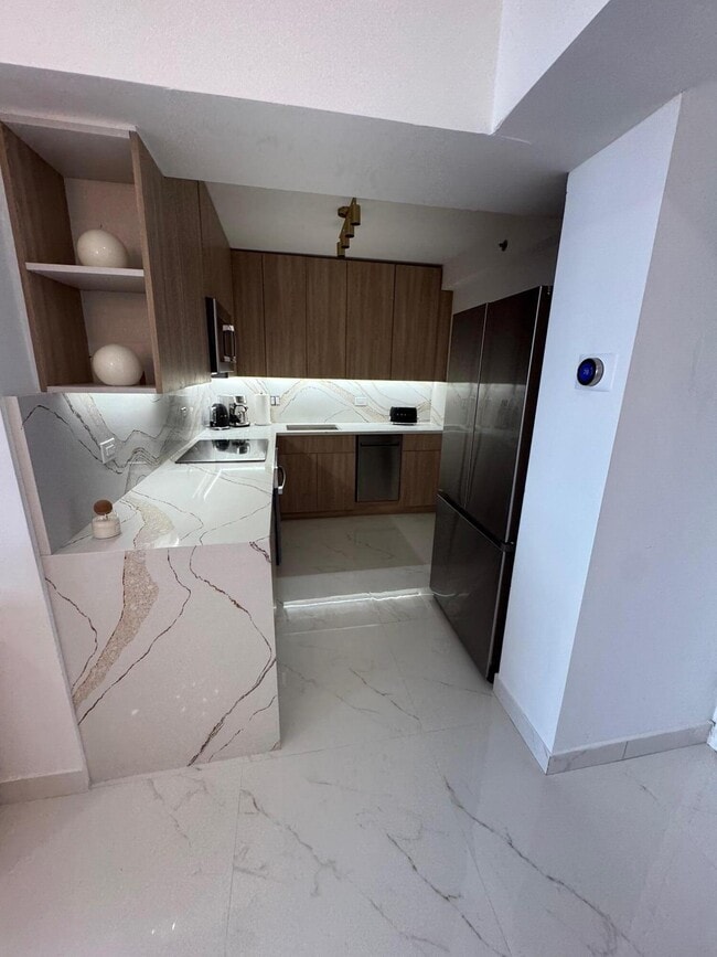 Building Photo - 20515 E Country Club Dr