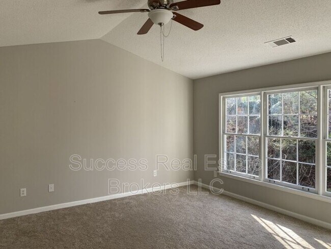 Building Photo - 11020 Egmont Dr