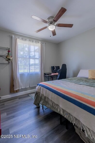 Building Photo - 1358 Hollyhock Cir