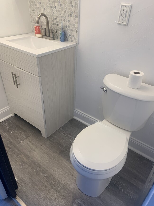 Building Photo - 525 Sunnyside Ave