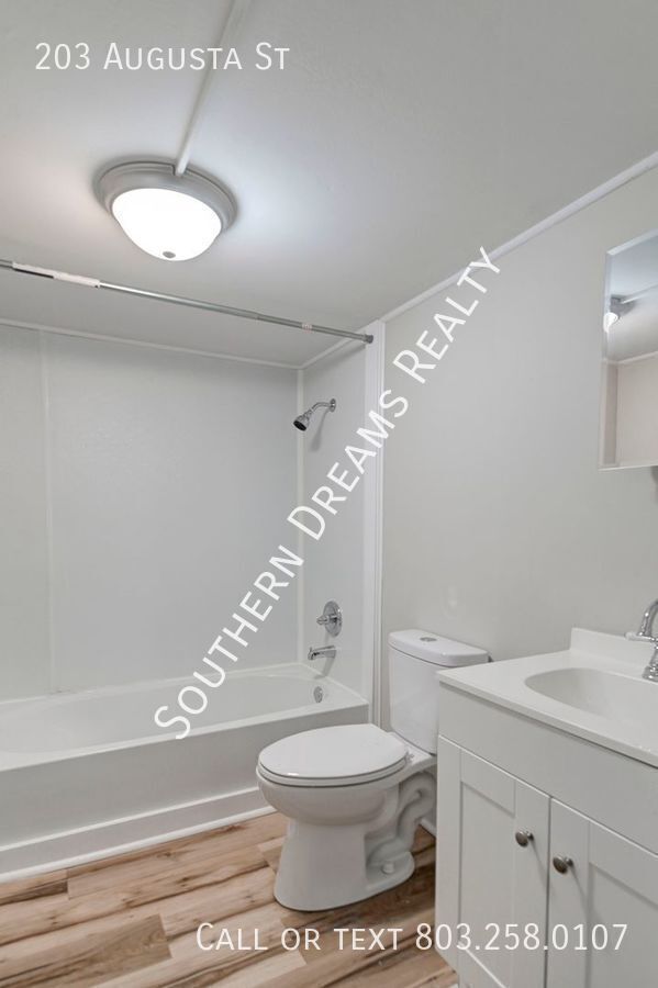 Building Photo - 203 Augusta St