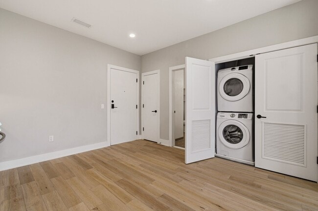 Building Photo - 1016 17th Pl NE