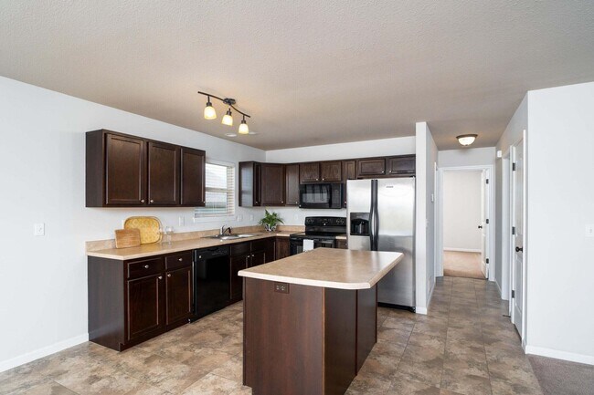 Building Photo - 5803 Abercorn Dr