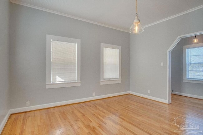 Building Photo - 618 N B St