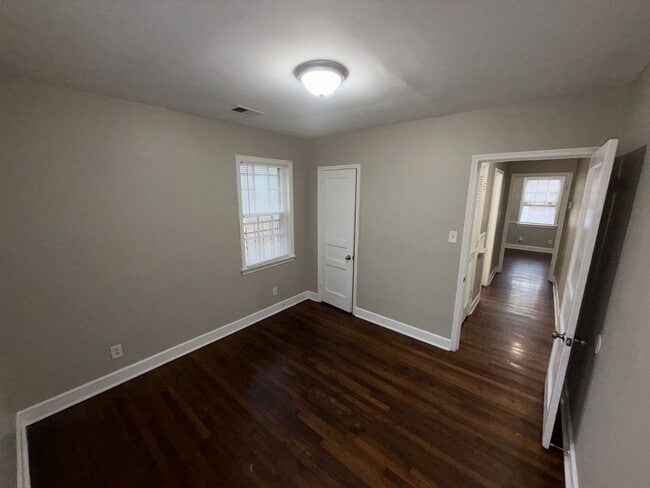 Building Photo - Charming 3-Bed, 1-Bath Home with Spacious Yard