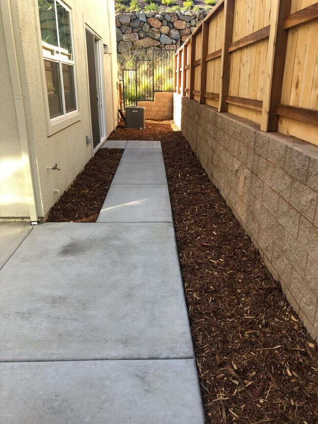 Building Photo - BEAUTIFUL HOME IN FOLSOM IN GATED COMMUNITY!!