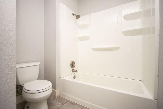 Building Photo - Coming Soon!! Cozy 3-Bedroom, 2-Bath Home in Modesto