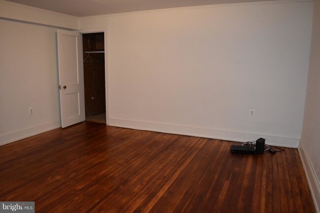 Building Photo - 900 Valley Rd