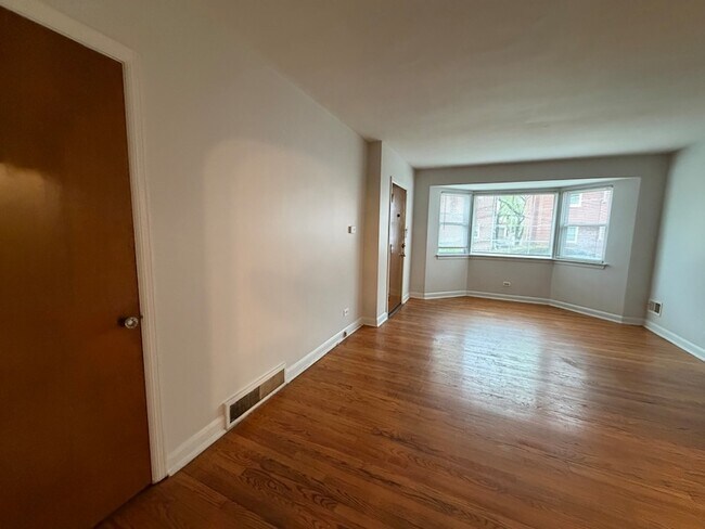 Building Photo - 312 E 83rd St