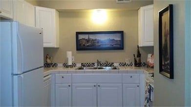 KITCHEN - Aspen Way Apartments