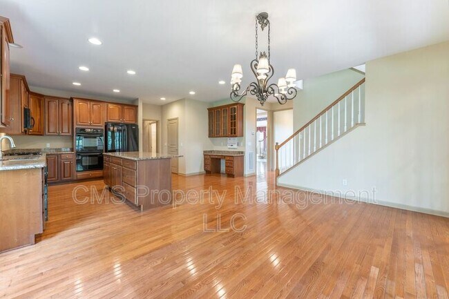 Building Photo - 44 Equestrian Way