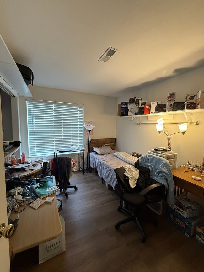 Building Photo - Easy Living Near Virginia Tech – 3BR Condo in University Place