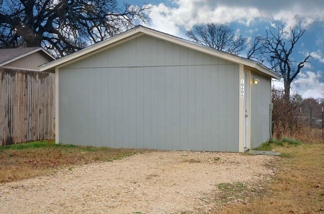 Building Photo - 10606 County Rd 1020