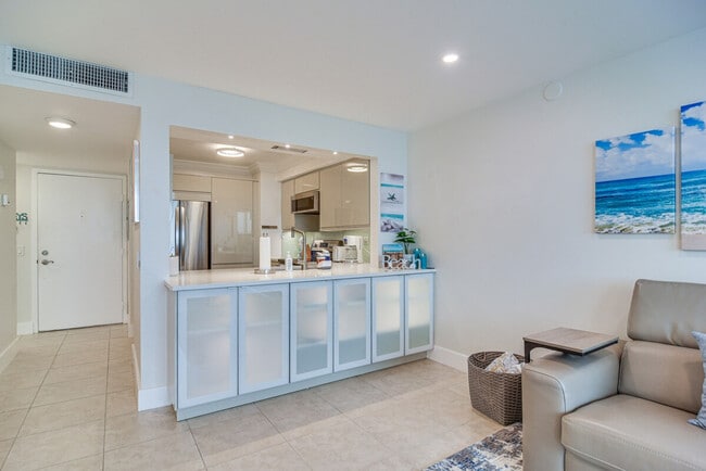 Building Photo - 6260 Palma Del Mar Blvd S