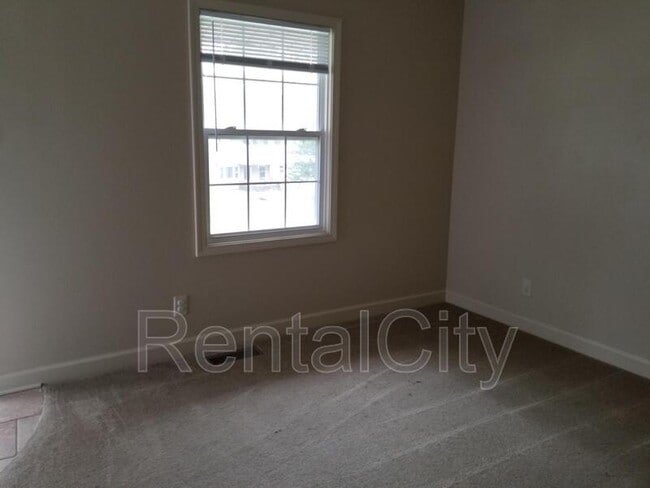 Building Photo - 948 Bear Creek Rd