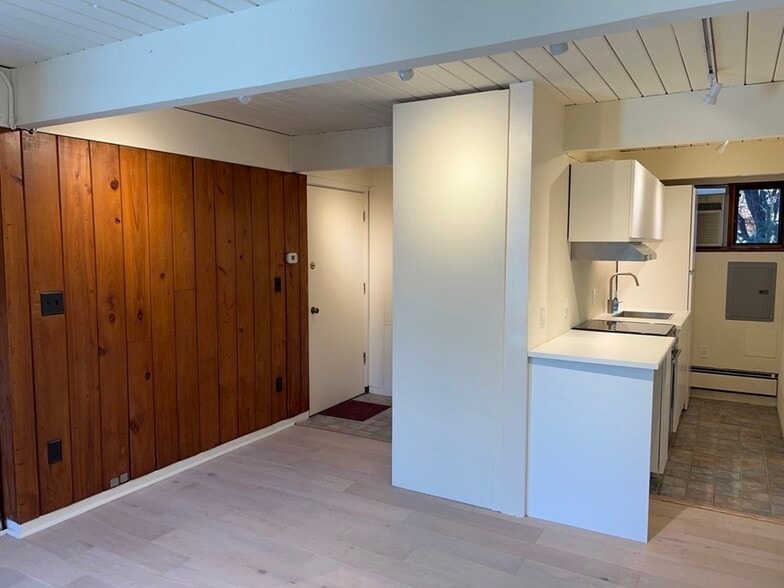 Building Photo - 9 Bowdoin St