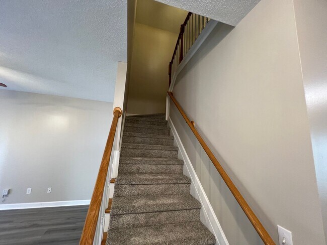 Building Photo - 7706 Astoria Pl