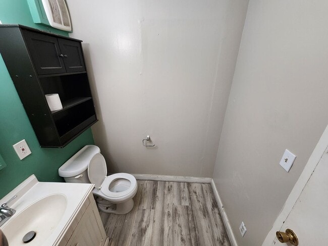 Building Photo - Centrally located unit