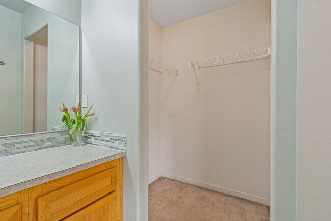 Building Photo - SPACIOUS LAYOUT! HARD SURFACE FLOORING, FE...