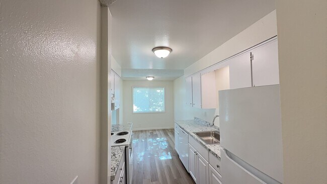 Building Photo - 2bd/1ba Apartment - W/S/G & Landscaping Maintenance Included!