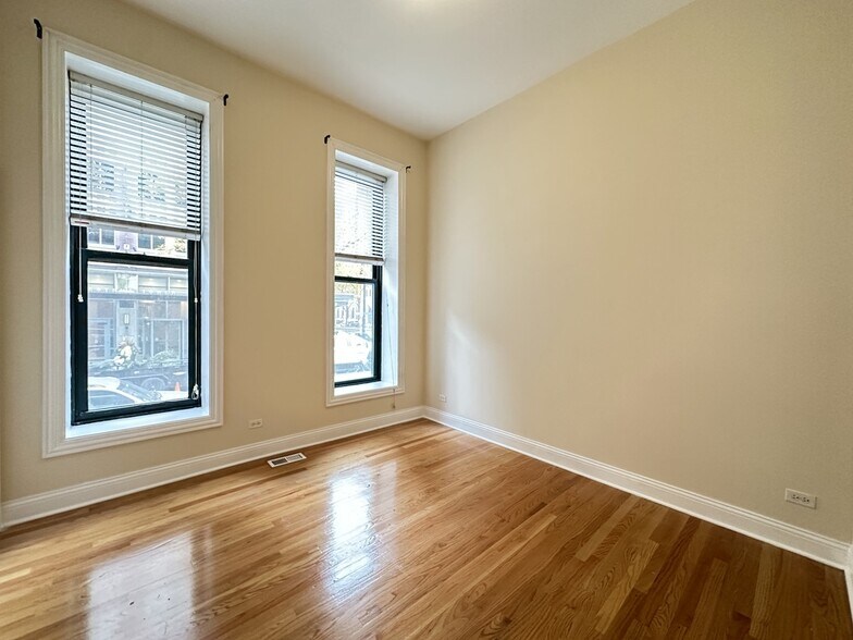 Building Photo - 851 N LaSalle St