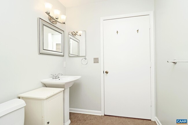 Building Photo - 573 Southampton Ct