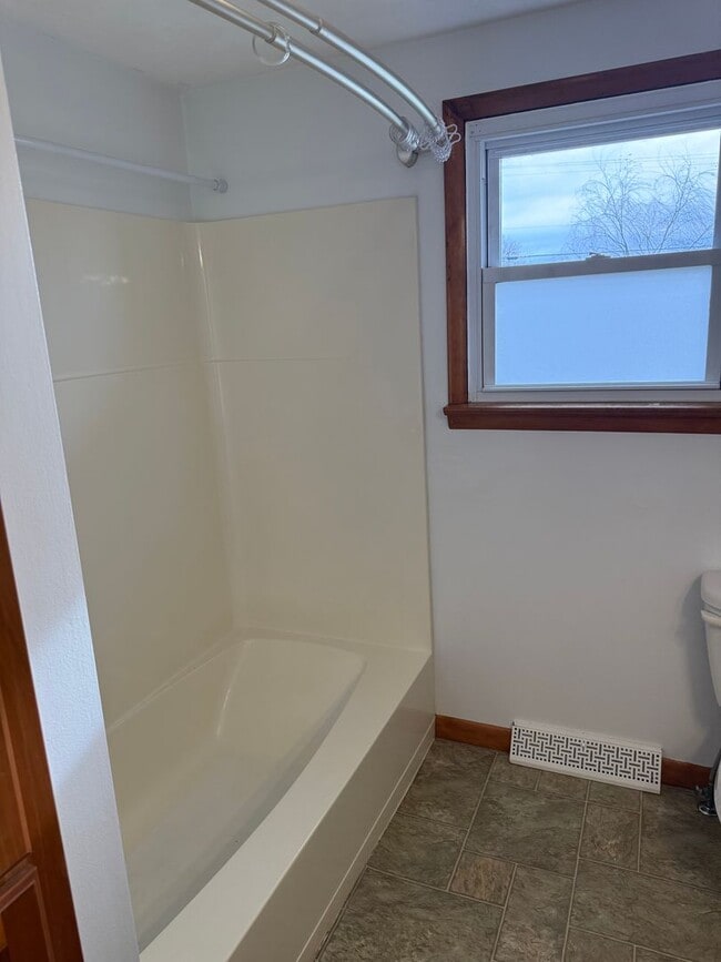 Building Photo - 558 Shippensburg Rd