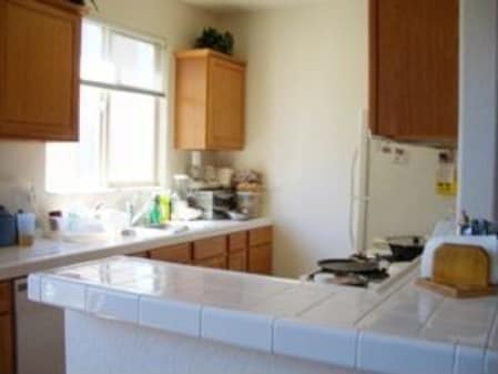 Building Photo - Modern Townhouse with Two Master Bedrooms!