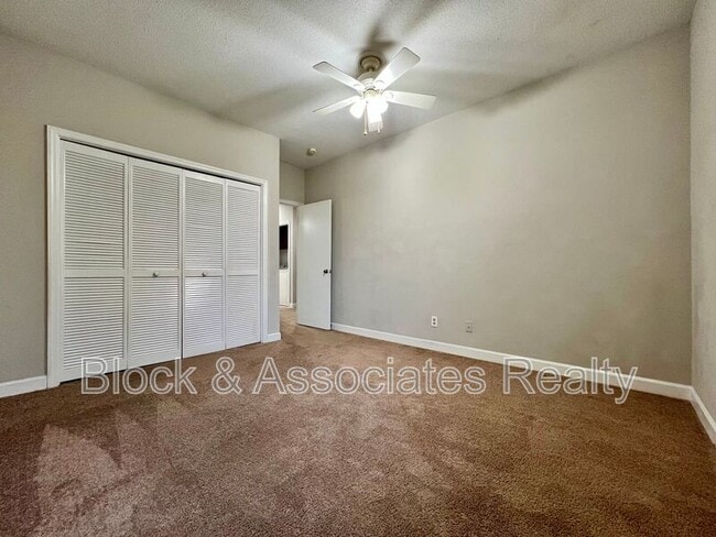 Building Photo - 207 Forest View Ct