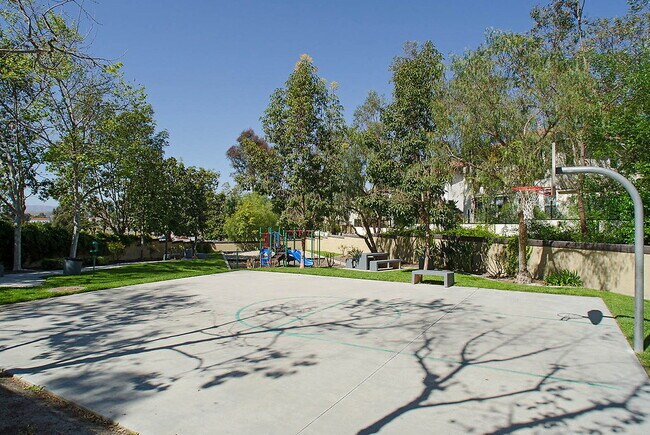 Building Photo - Mission Hills