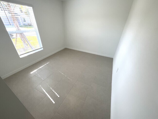 Building Photo - 11961 Savanna Lks Blvd